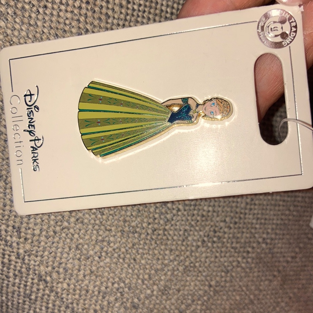 Disney parks collection trading pin